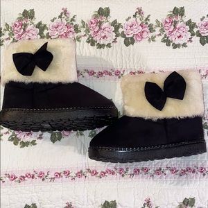 Toddler black boots with bow
